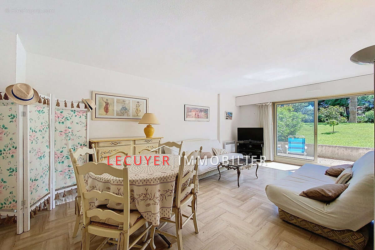 Appartement à VALLAURIS