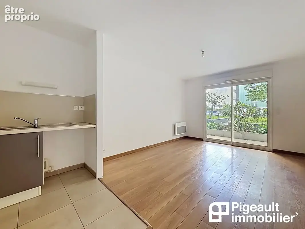 Appartement T2 sous compromis - Rennes Quartier Lorient / Saint Brieuc - Terrasse - Garage - 1 chambre - photo 5