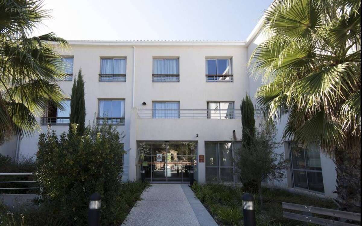 Appartement à LE REVEST-LES-EAUX