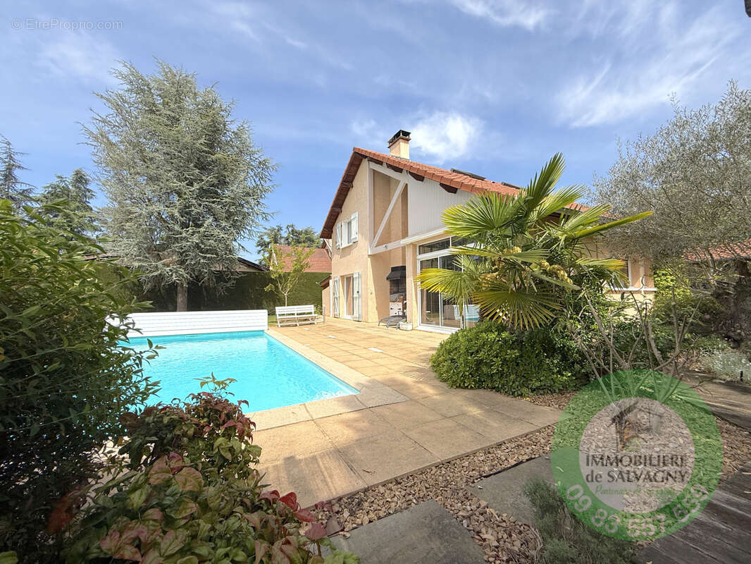 Maison à LA TOUR-DE-SALVAGNY