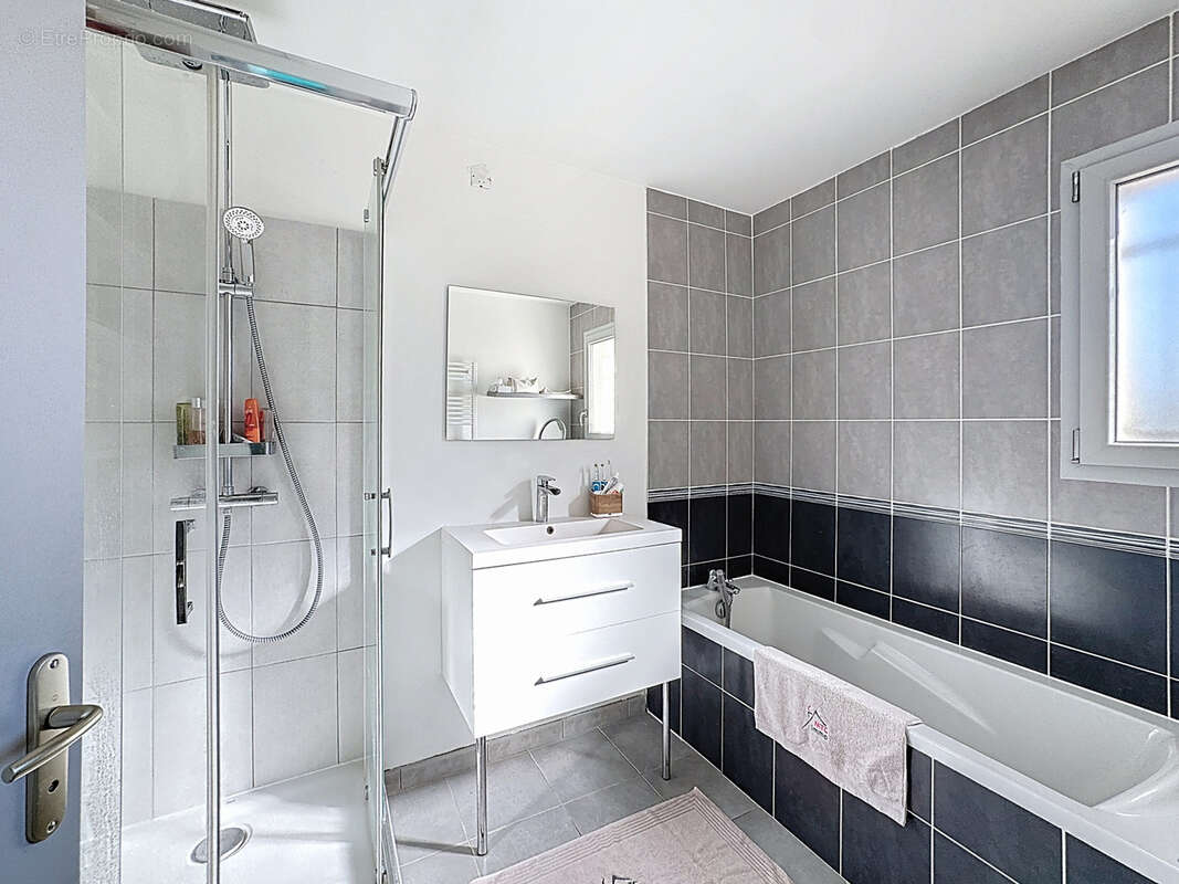 Maison à LA VERPILLIERE