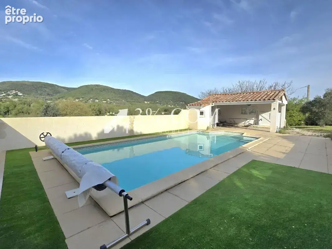 Villa de 2002 de 150 m2 et 5 chambres avec piscine et garage - photo 17