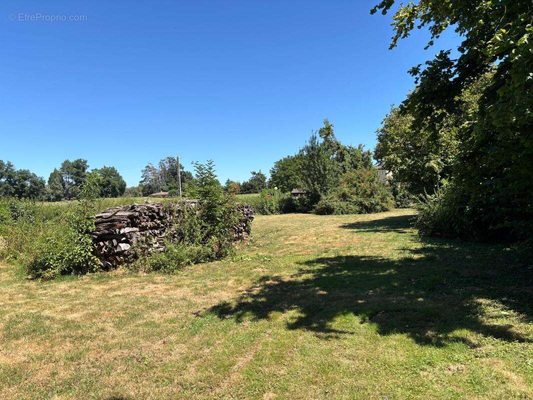 Terrain à PONT-DE-VAUX