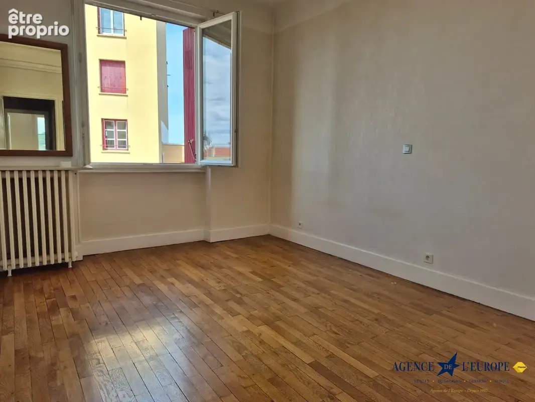 Appartement 70 m² à Vichy  - photo 7