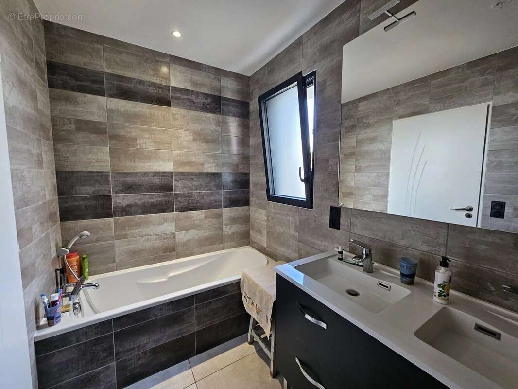 Maison à SAINT-JEAN-DE-LIVERSAY