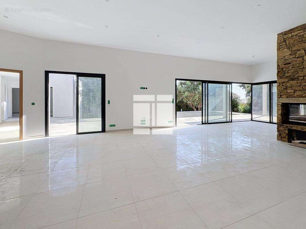 Villa contemporaine de plain pied neuve – erbalunga - photo 10