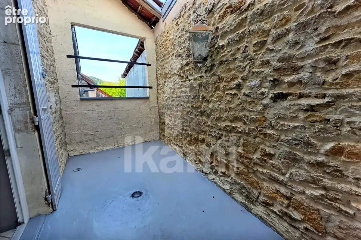 Maison de village en pierre   86 m2   Impasse au calme, cour et terrasse - photo 8
