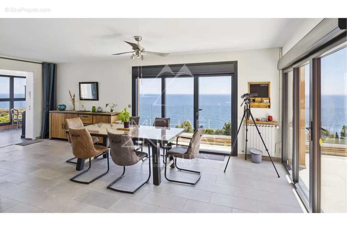 Propriété rénovée avec vue mer imprenable - photo 3