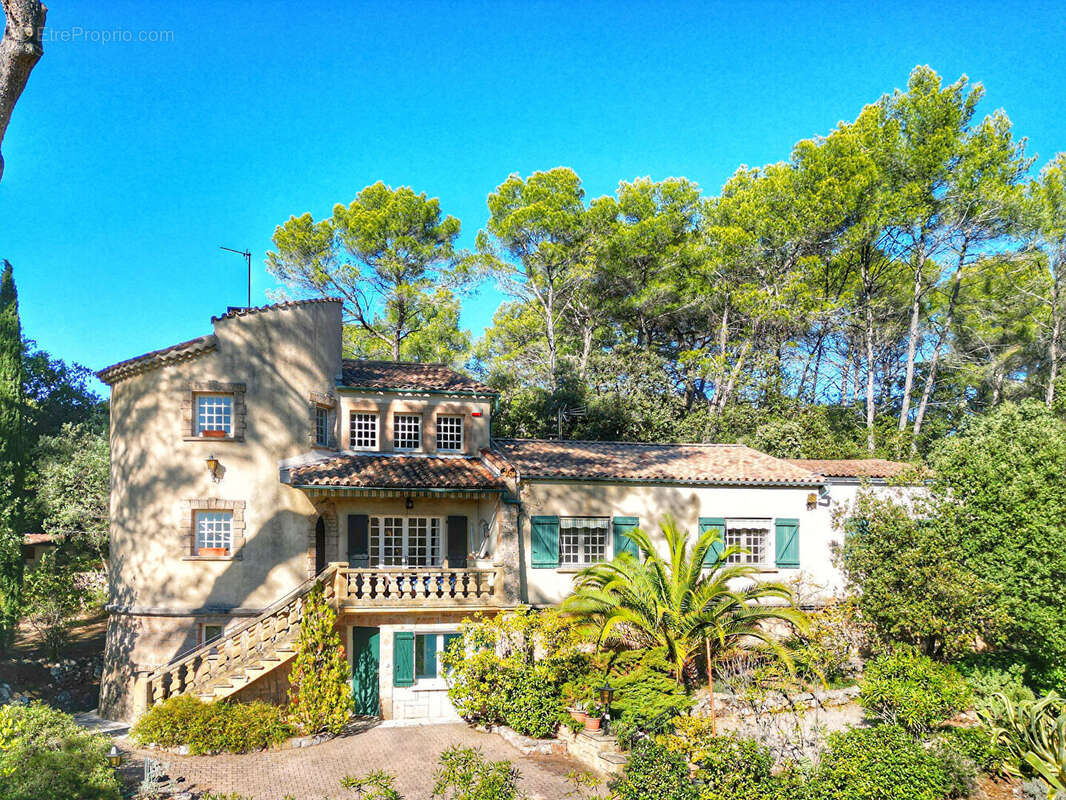 Maison Lorgues de 206 m² 4 chambres, un studio sur 6100 m² de terrain - photo 5