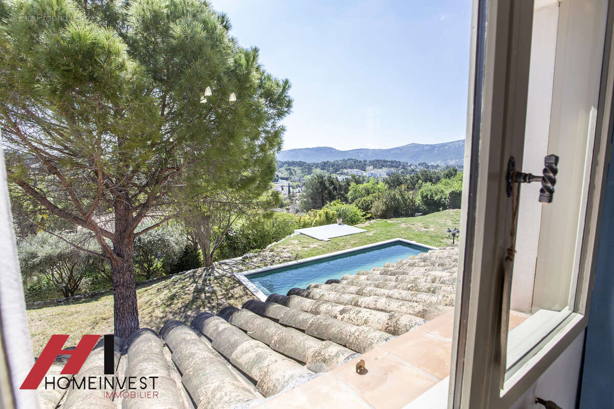 Vue et terrain a couper le souffle pour cette villa - photo 13