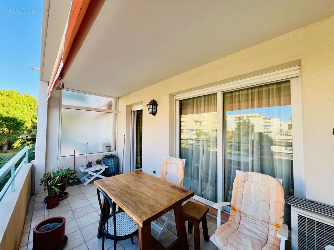 Appartement à SAINT-LAURENT-DU-VAR