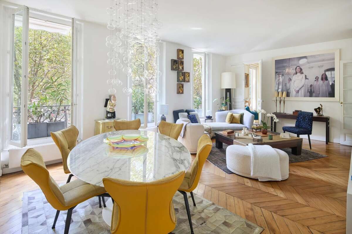 Appartement à PARIS-7E