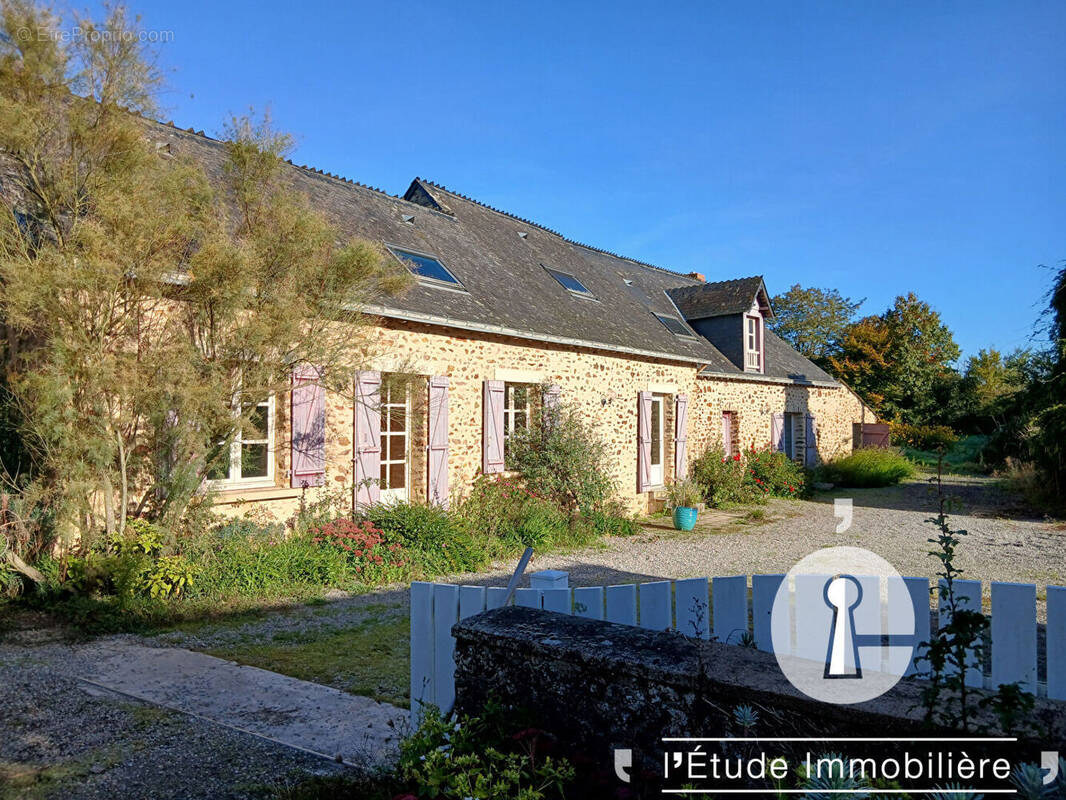 Maison à MESLAY-DU-MAINE