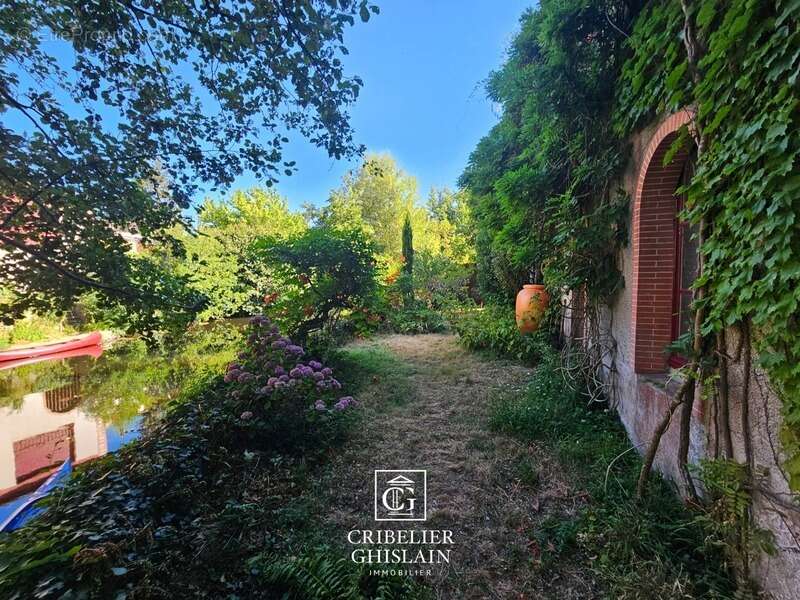 Clisson centre historique – Maison de caractère 150 m², 3 chambres, terrasse et accès rivière - photo 5