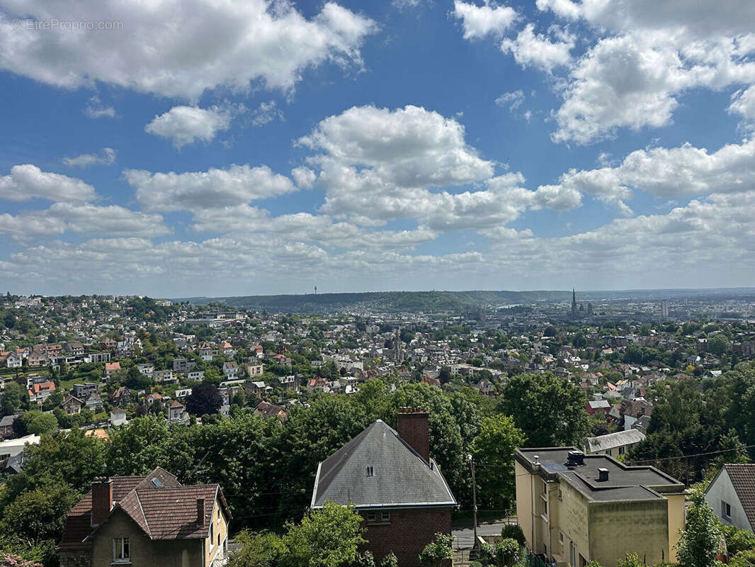Appartement à MONT-SAINT-AIGNAN