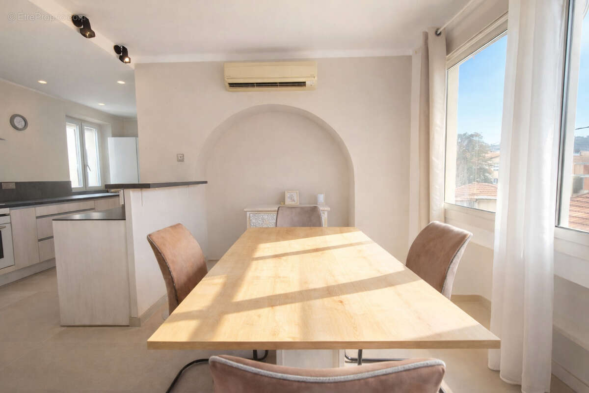 Appartement à VALLAURIS