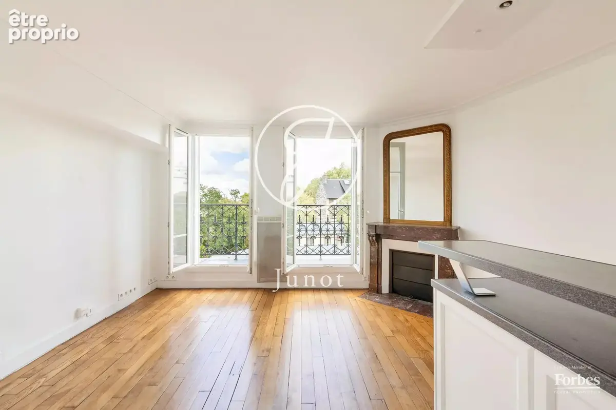 Paris 18e - MONTMARTRE / HAUT LEPIC - 2 pièces - 42,85m² Carrez - Balcon 4,37m² - Vues dégagées - photo 7