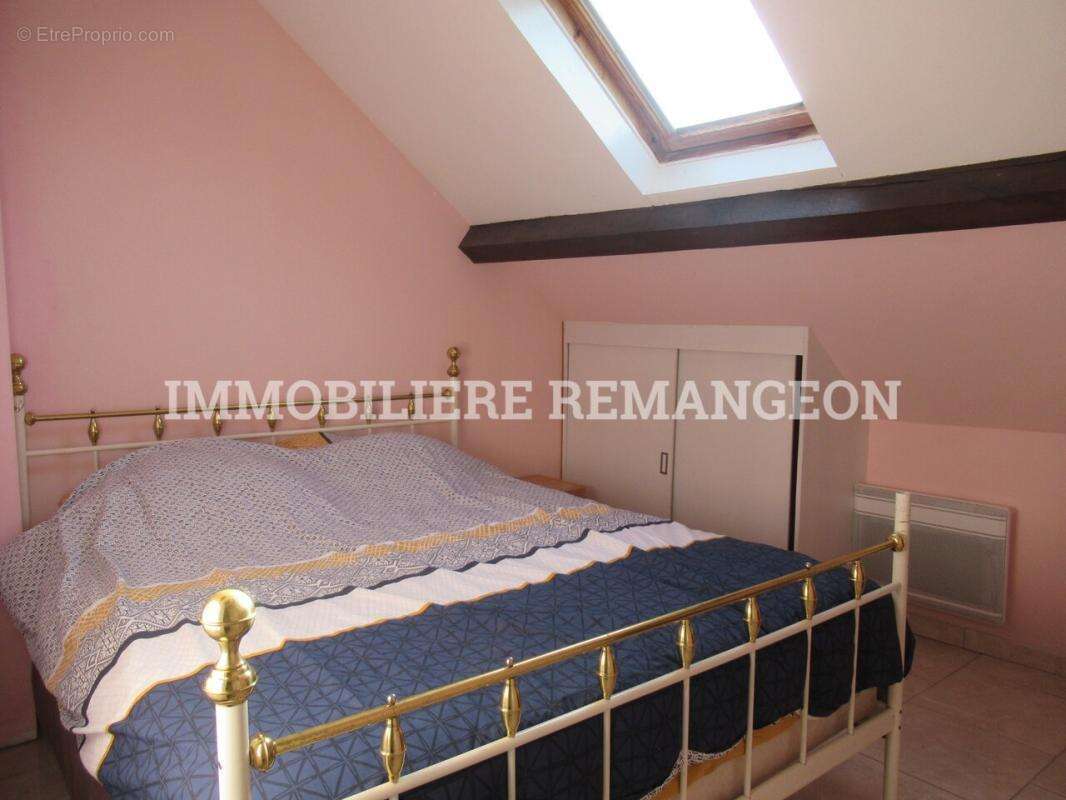 Maison à SELLES-SAINT-DENIS