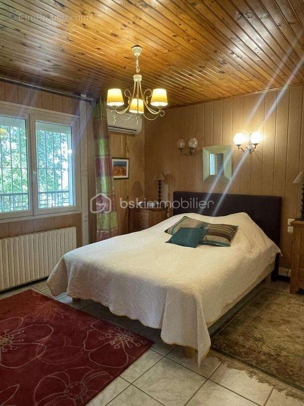 Très jolie maison sur sous-sol total avec son garage et son jardin arboré ! - photo 5