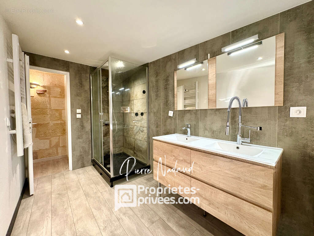 Maison à LES ARTIGUES-DE-LUSSAC