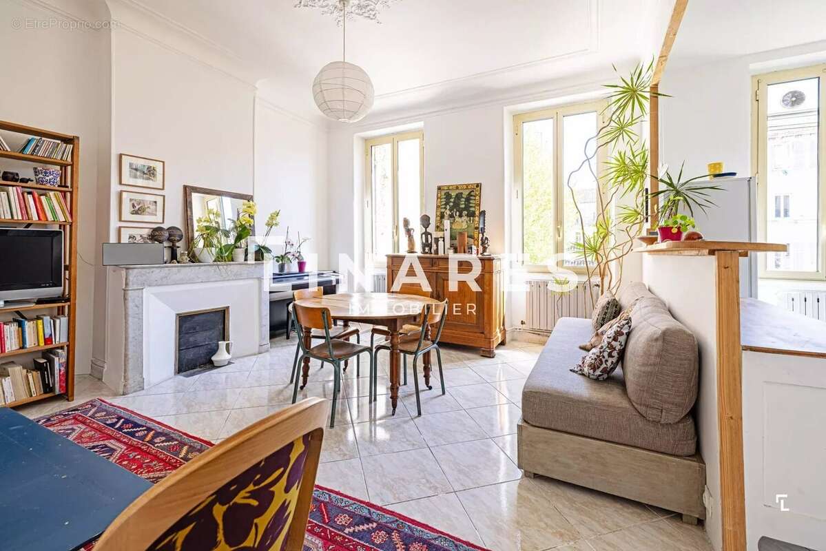 Appartement à MARSEILLE-1E