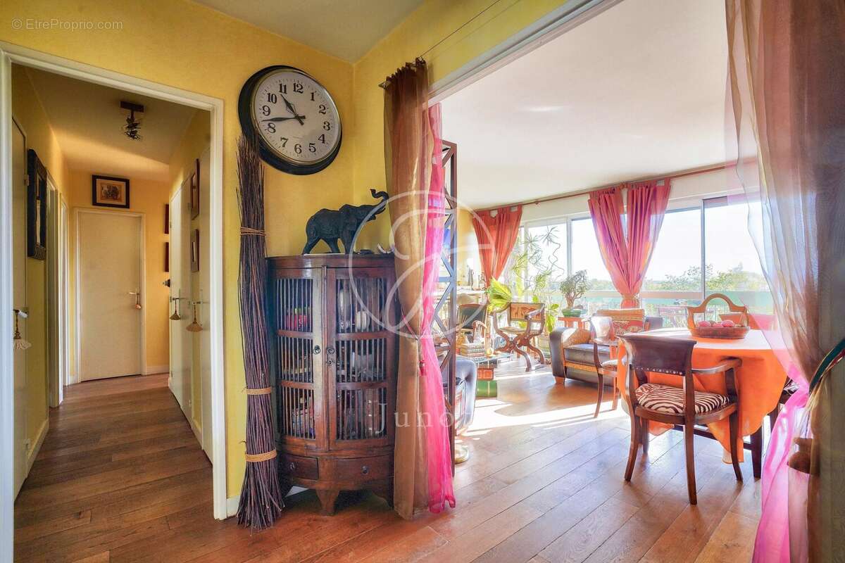 Appartement à LE MESNIL-LE-ROI