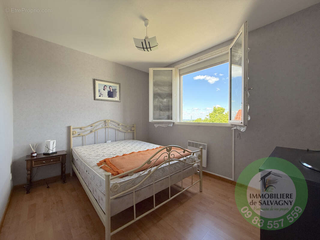 Appartement à LA TOUR-DE-SALVAGNY