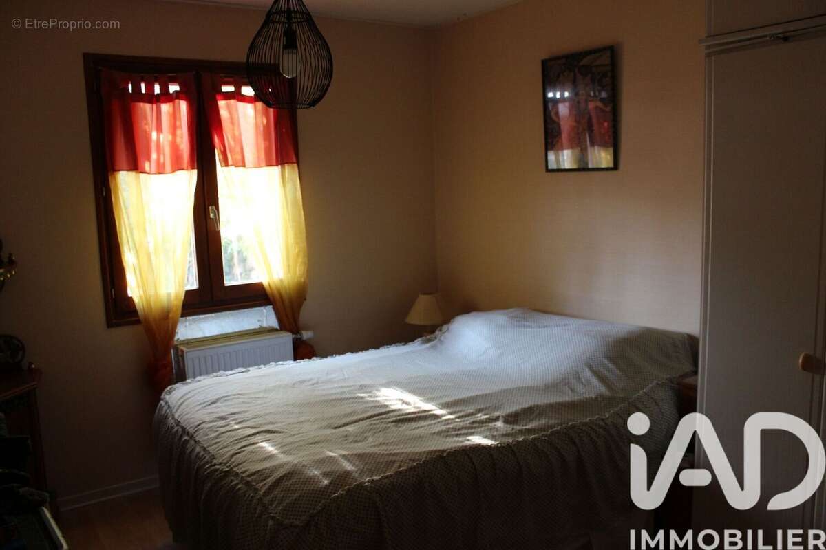 Photo 6 - Maison à PINS-JUSTARET