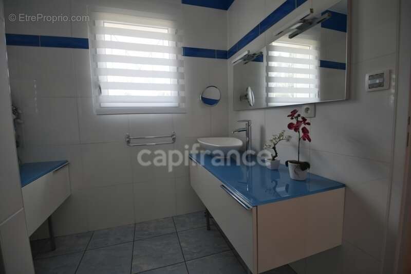 Propriété au calme - 5 chambres - T3 attenant - garage XXL - piscine - à MARMANDE (47) - photo 22