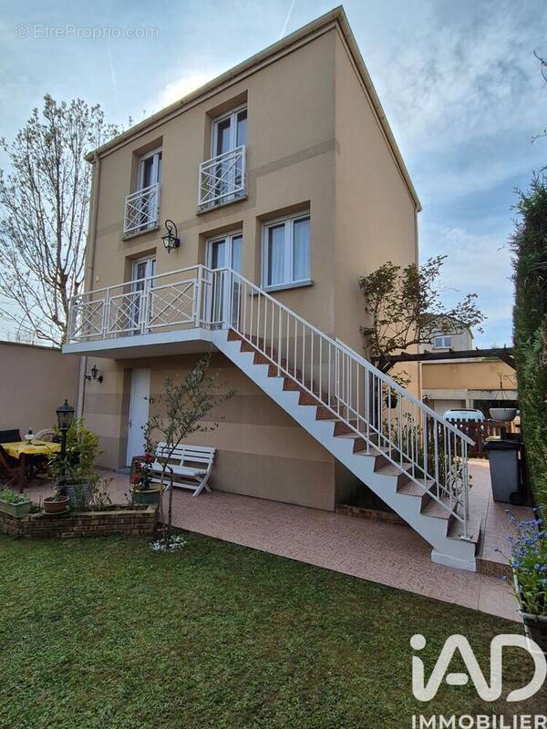 Photo 1 - Maison à SAINT-PIERRE-DU-PERRAY