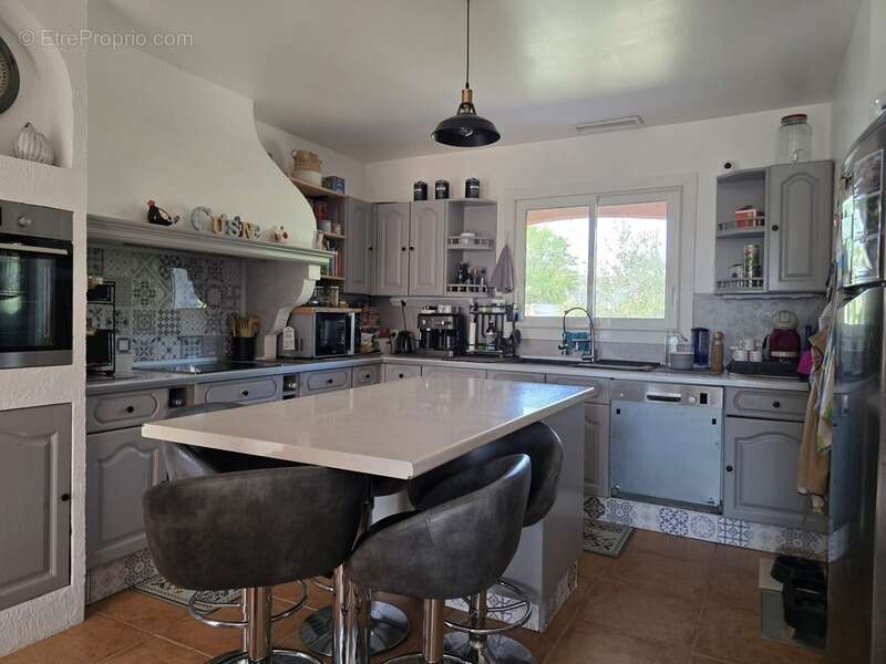 Villa familiale de plain-pied – 181 m² – 5 chambres – piscine – véranda – terrain de 916 m² - photo 5
