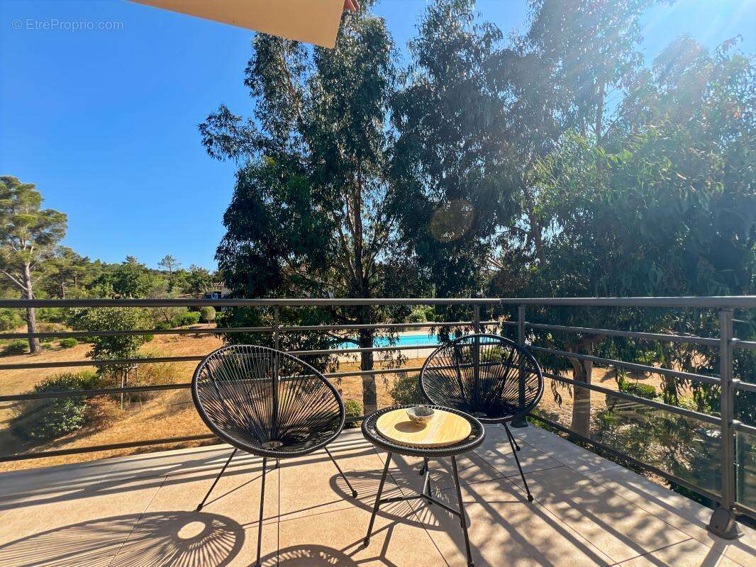 Appartement à ROQUEBRUNE-SUR-ARGENS