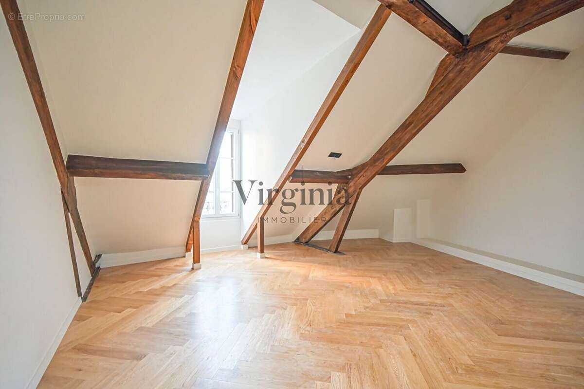 Appartement à CHARENTON-LE-PONT