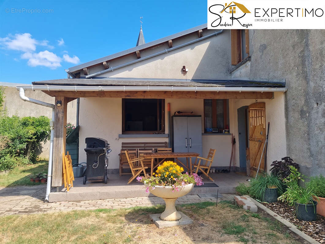 Belle Maison Familiale de 134 m2 avec Dépendances sur 1412 m2   Ars-les-Favets - photo 2