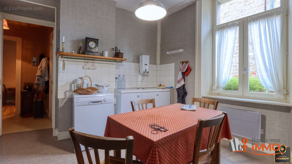 Appartement 480 m² à Usson-En-Forez  - photo 9