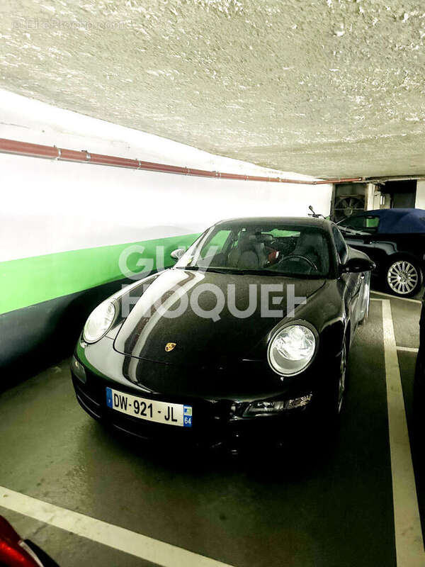 Parking à PARIS-16E