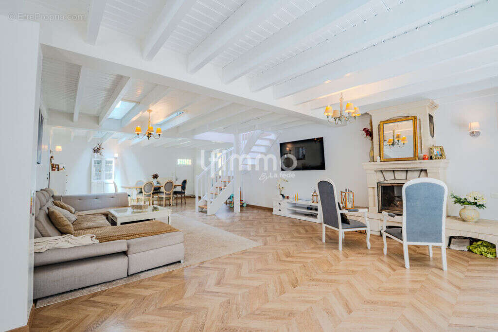 Maison de caractère rénovée – piscine et grands volumes - photo 6