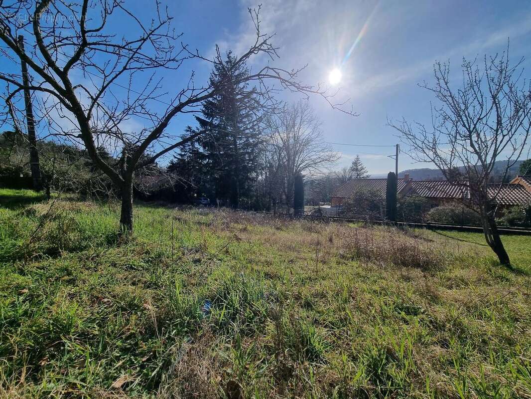Terrain 715 m² à Genissieux  - photo 2