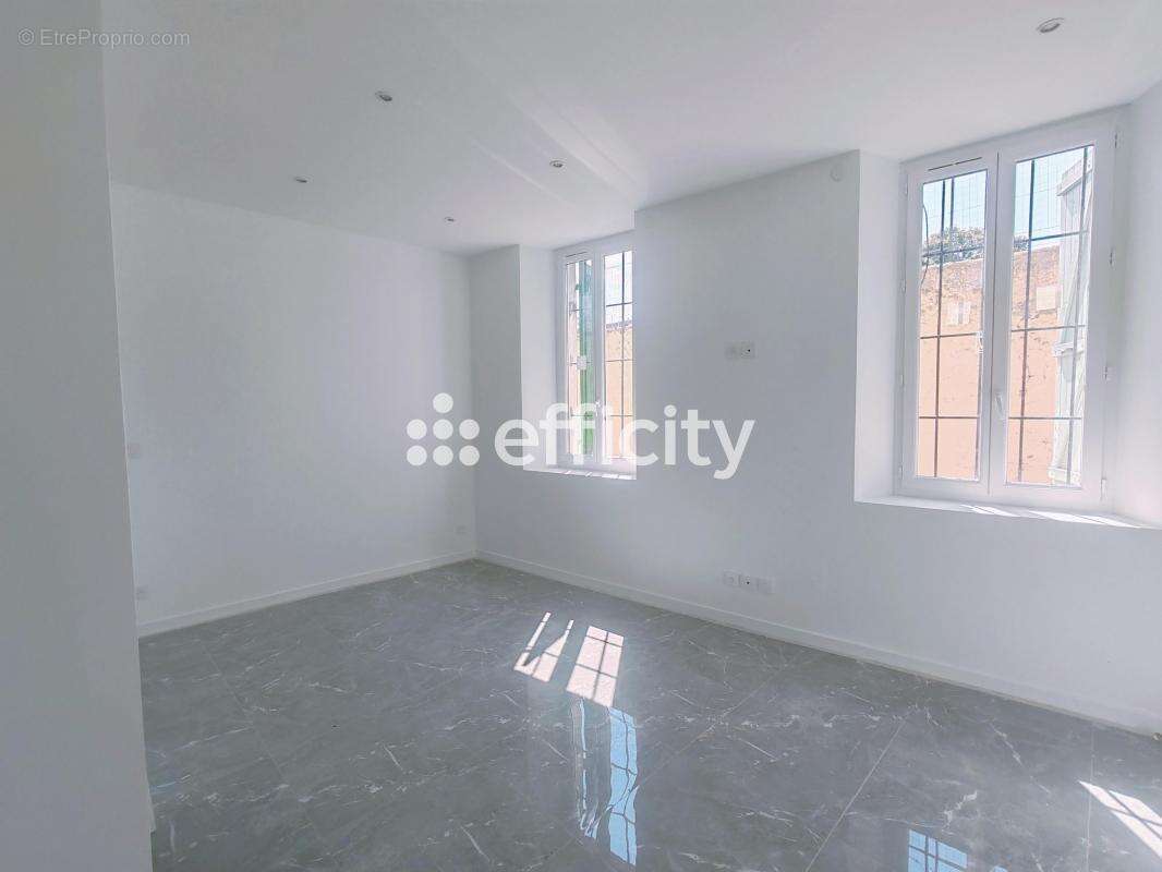 Appartement à MARSEILLE-3E