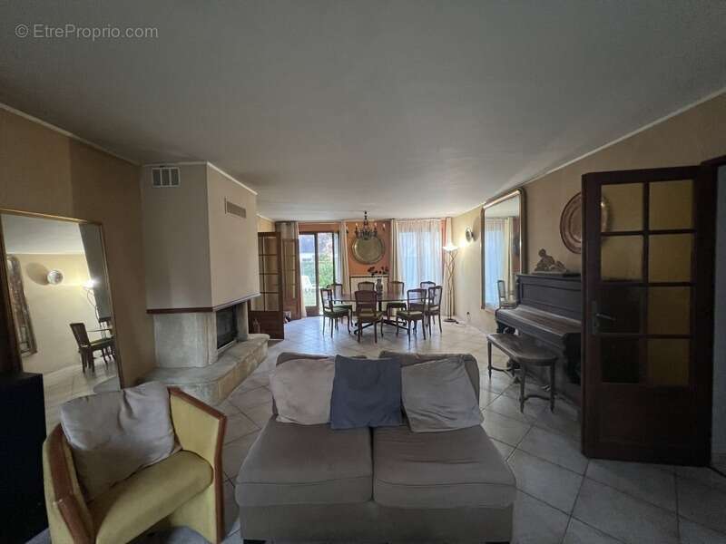 Maison à DAMPIERRE-EN-YVELINES