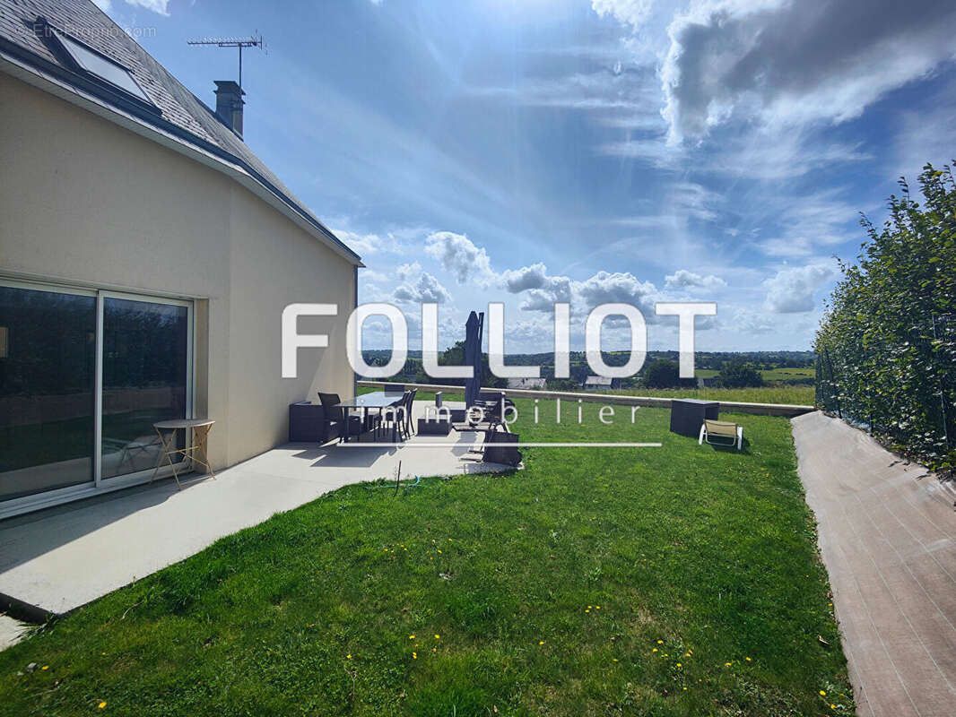 Maison à CONDE-SUR-VIRE