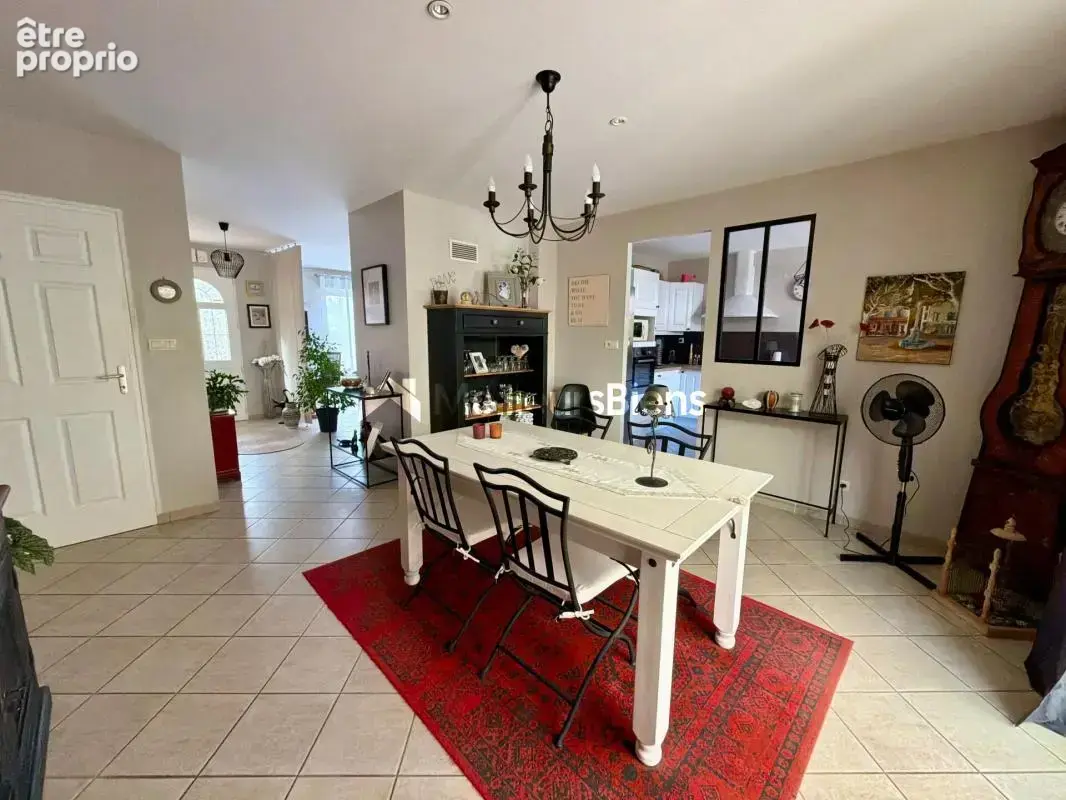 Maison de plain-pied 134 m² – 3/4 chambres – Piscine chauffée – Terrain 1 352 m² – La Bazouge-des-Alleux - photo 3