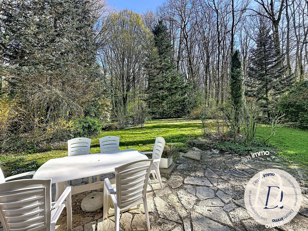 Terrasse avec vue sur jardin et bois - Maison à CIVIERES