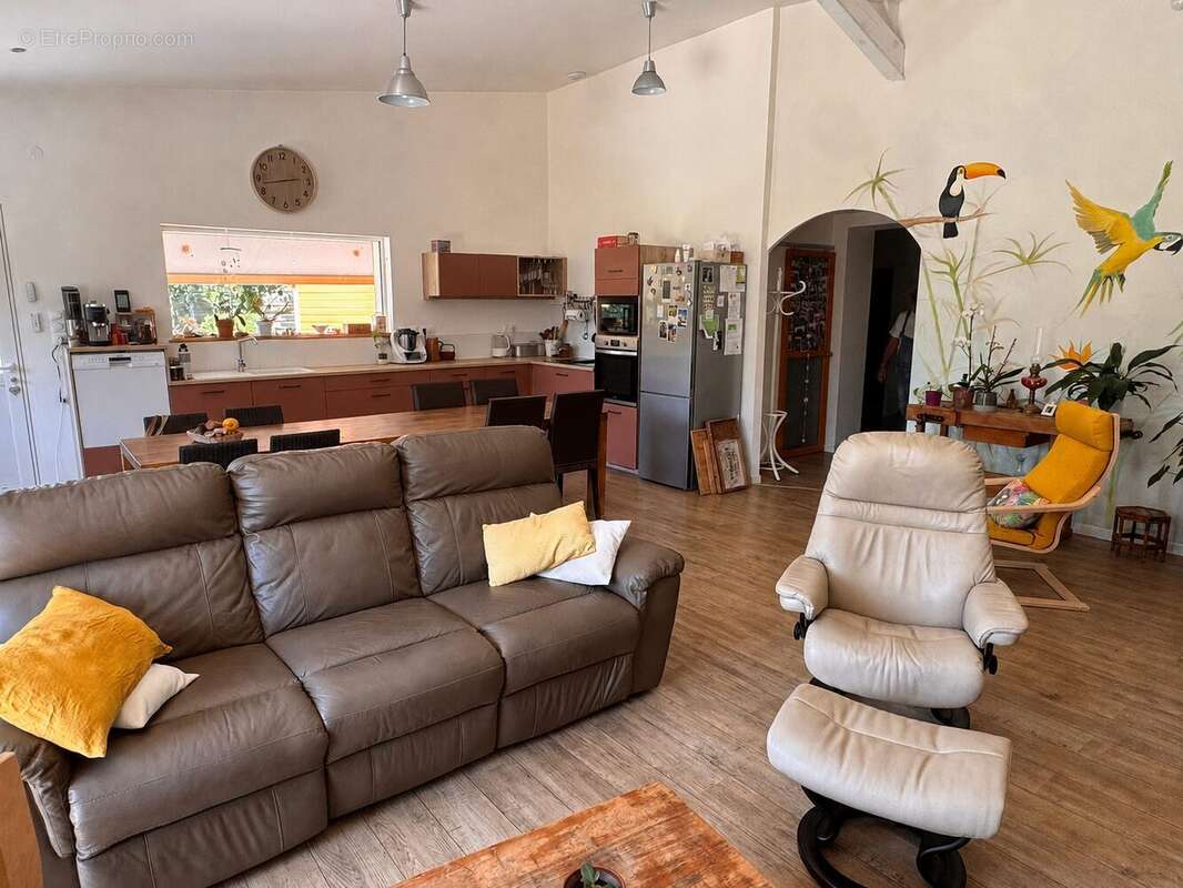 Maison 267 m² à Ambon  - photo 4
