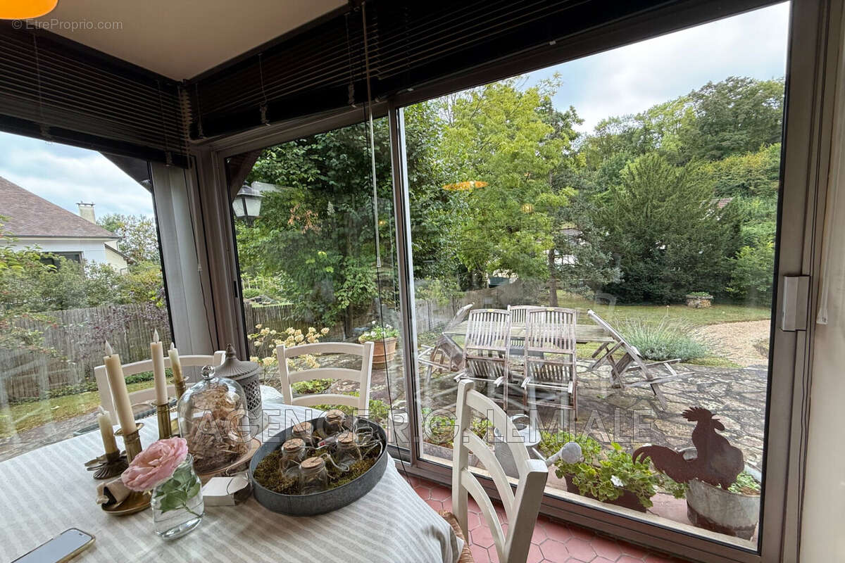 Maison 145 m² à Le Mesnil-Le-Roi  - photo 3