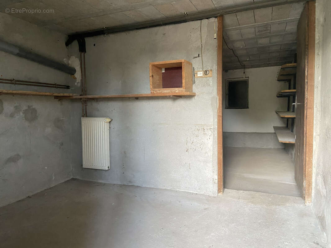 Maison T4 avec dépendances, caves et terrain   Beau potentiel - photo 10