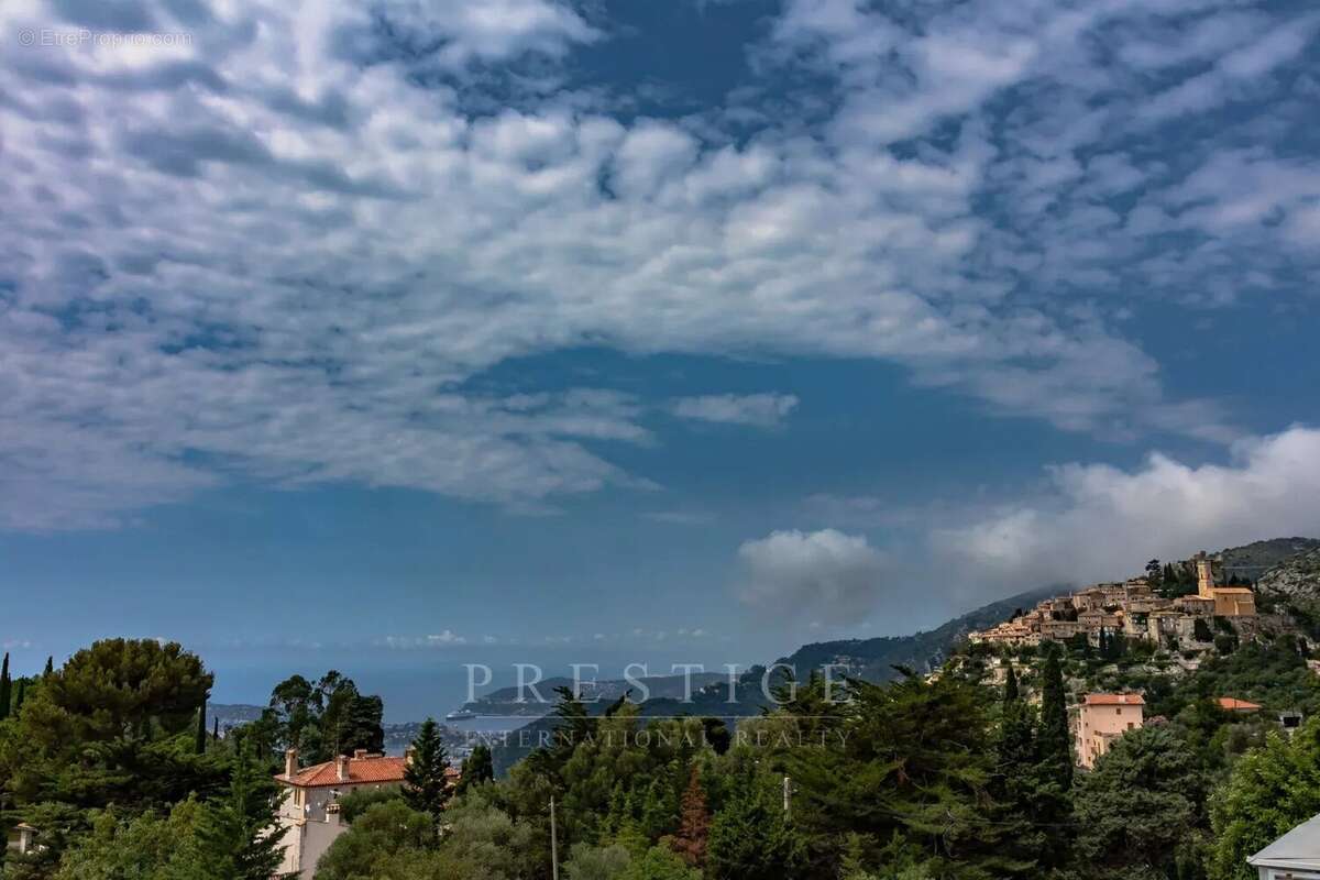 Eze, 2 pieces vue mer avec solarium sur le toit,  cave, parking possible - photo 5