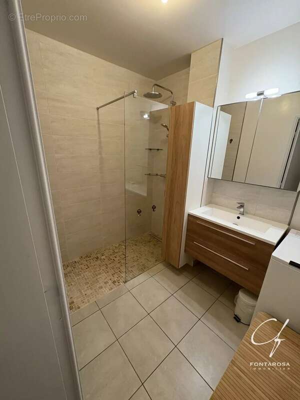 Appartement à ROQUEBRUNE-SUR-ARGENS