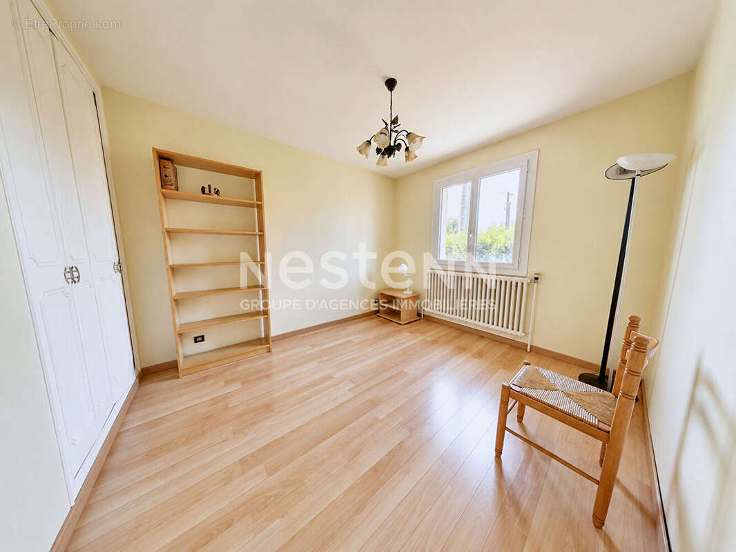 Maison familiale avec sous-sol total - Quartier calme et recherché - photo 8