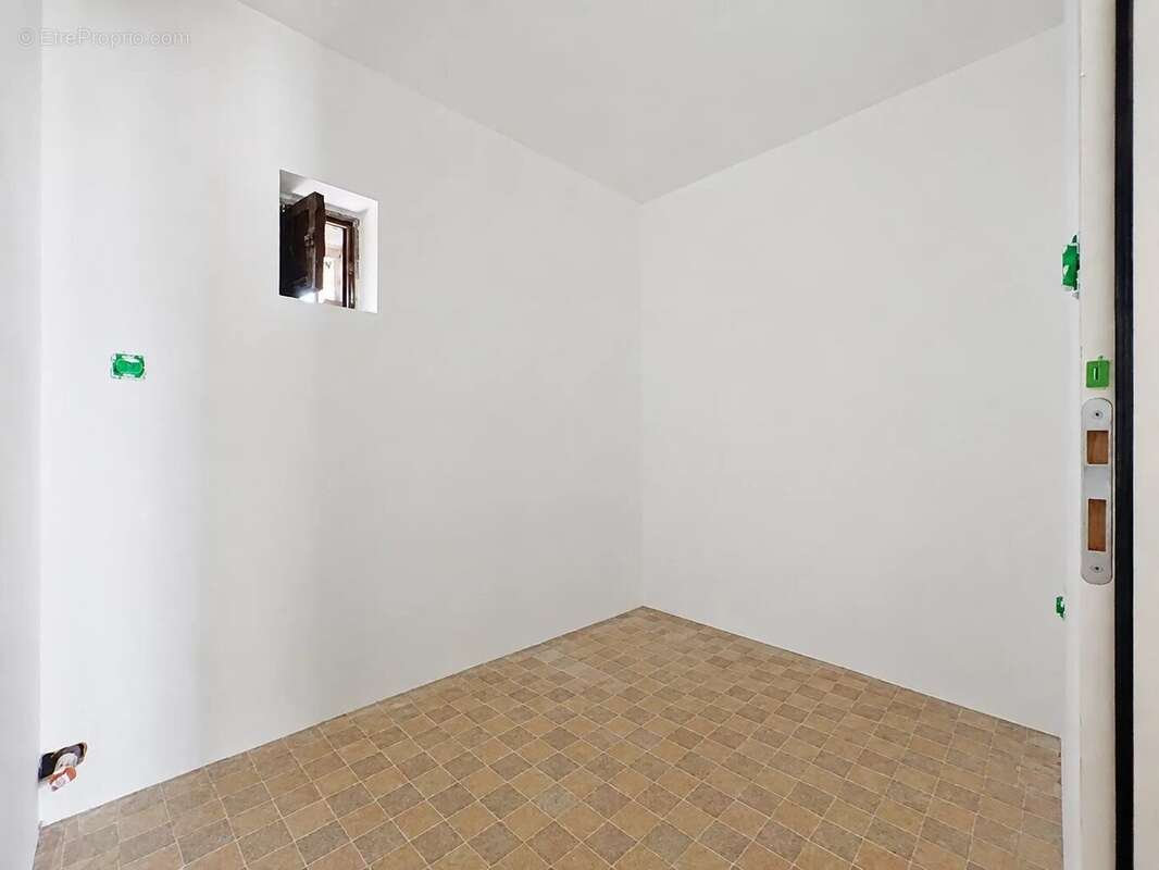Jolie maison de ville à rénover de 107m2 avec 30m2 d'extérieur et parking - photo 11